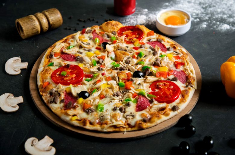 mixed-pizza-with-various-ingridients